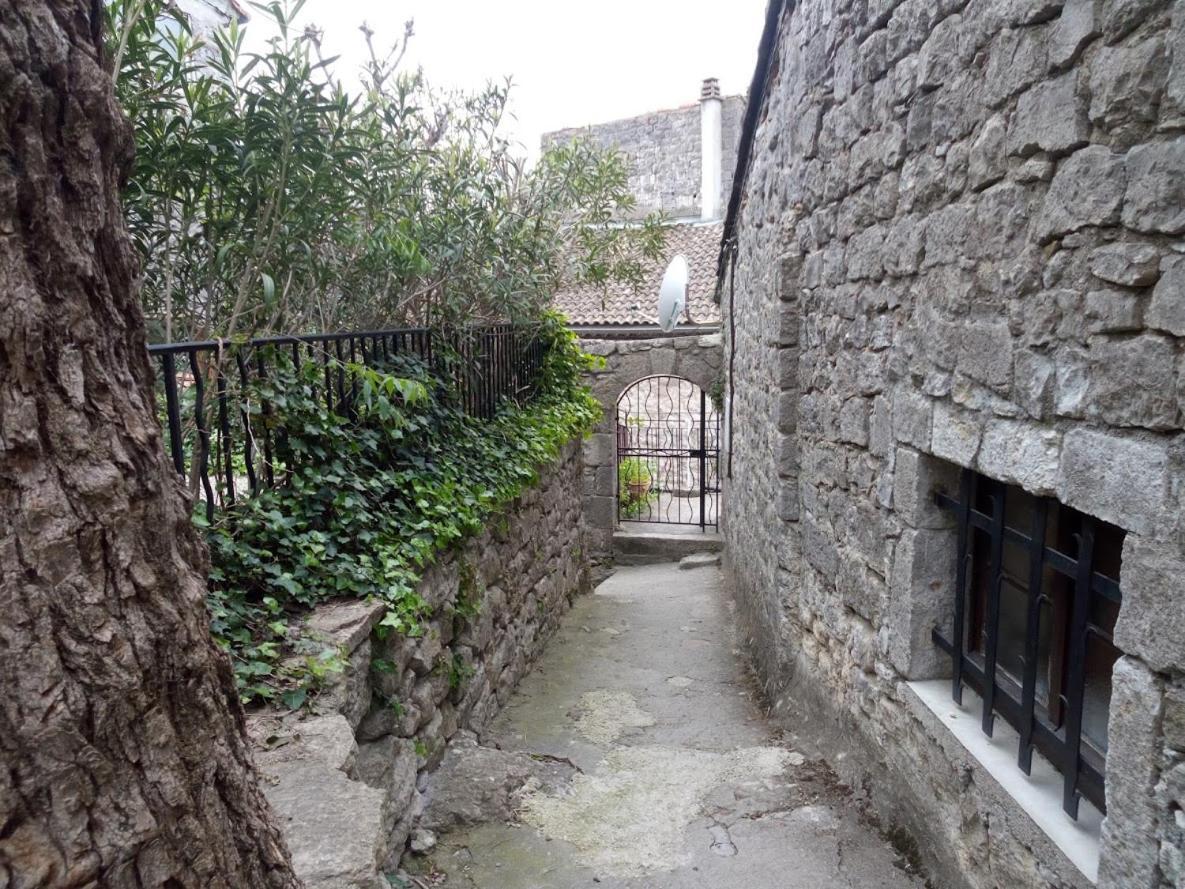 Maison Pierre Et Voute Au Coeur Du Village Balazuc Exterior foto